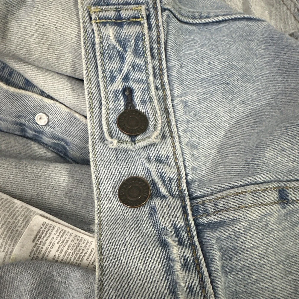 Men's Levi Strauss & Co. Button Up Jean Jacket Ripped Light‎ Wash Size Large